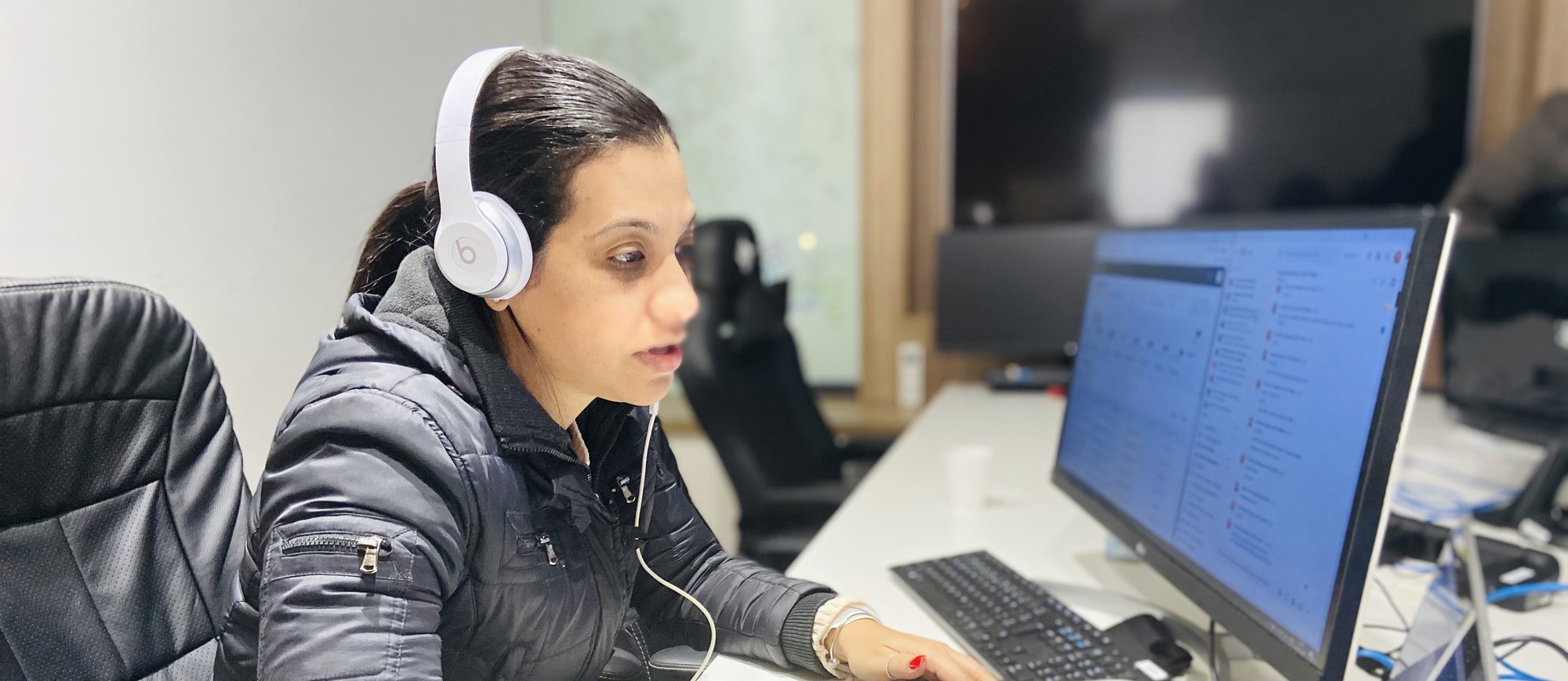 Christina trabalhando na estruturação de processos e tecnologia